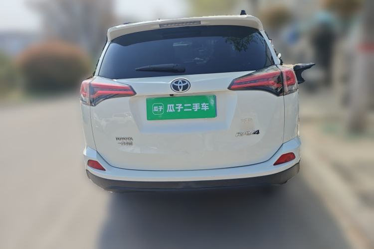 Used Toyota RAV4 2019 2.0L CVT Two-Wheel Drive Luxury Version China VI Standard