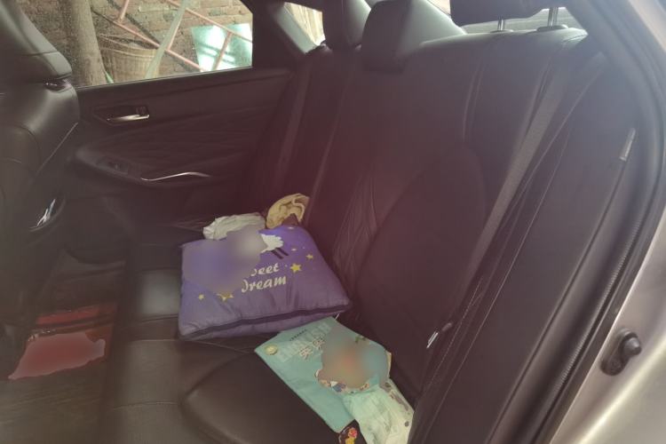 Used Toyota Avalon 2019 Dual-Engine 2.5L XLE Prestige Version China VI Standard
