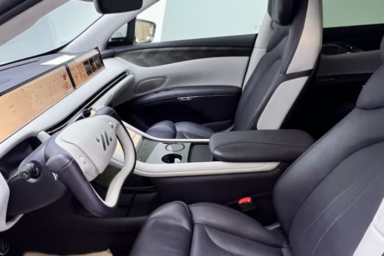 Used IM LS7 2023 100kWh Lux All-Wheel-Drive Version