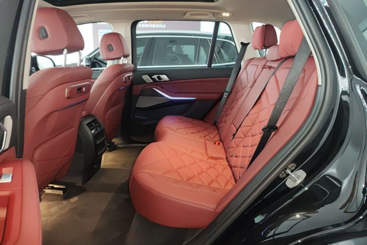 Used BMW X5 2023 xDrive 30Li Luxury M Sport Night Edition Package Interior 4