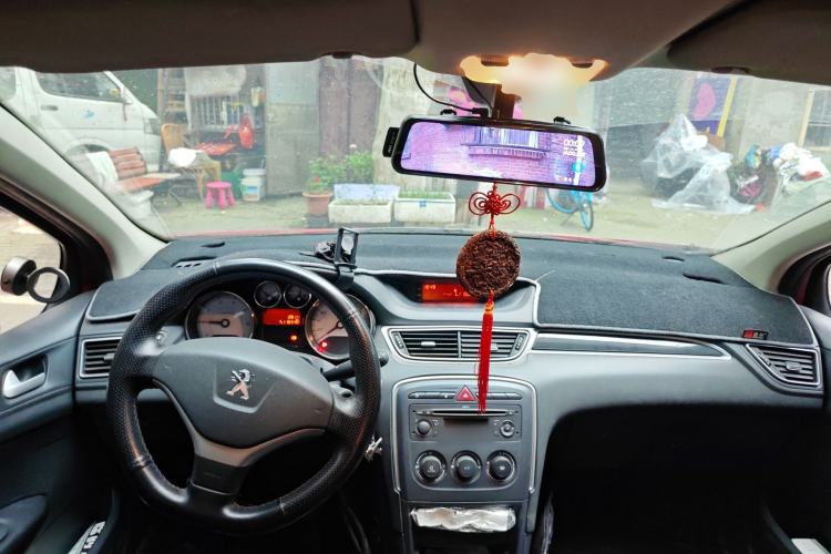 Used Peugeot 308 2013 1.6L Manual YouShang Model Center Console