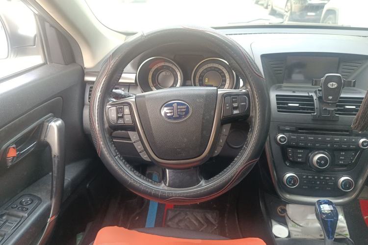 Used Bestune X80 2015 2.0L automatic luxury version