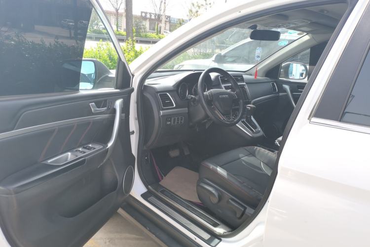 Used Haval M6 2017 1.5T Automatic Two-Wheel Drive Elite Model Driver Seat