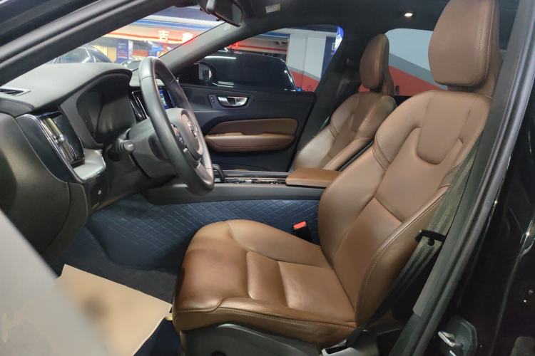 Used Volvo XC60 2023 B5 4x4 Smart Luxury Edition
