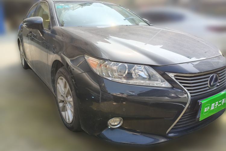 Used Lexus ES 2014 300h Elite Edition

