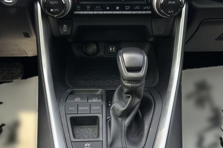 Used Toyota RAV4 2020 Dual-Engine 2.5L E-CVT Two-Wheel Drive Elite Edition
