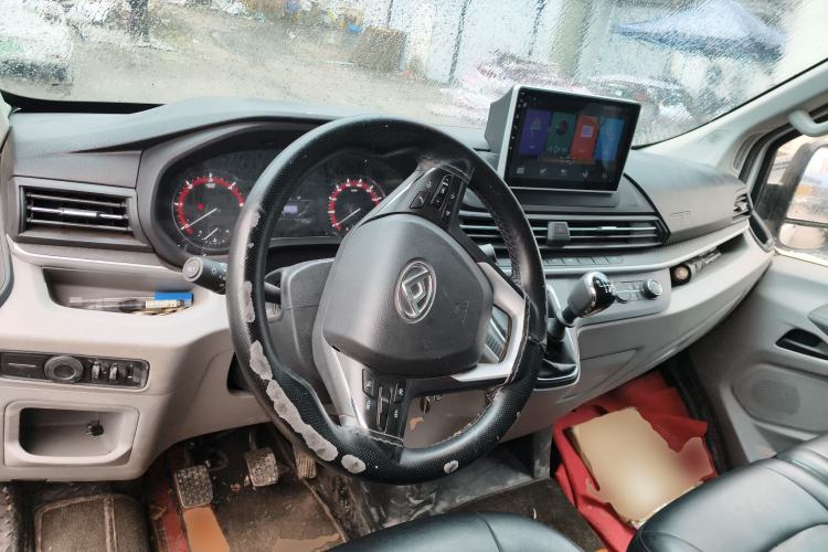 Used SAIC MAXUS Xintu V90 2022 2.0T Manual VAN Rear-Drive Extended Wheelbase High Roof with Dual Rear Tires 3-Seater
