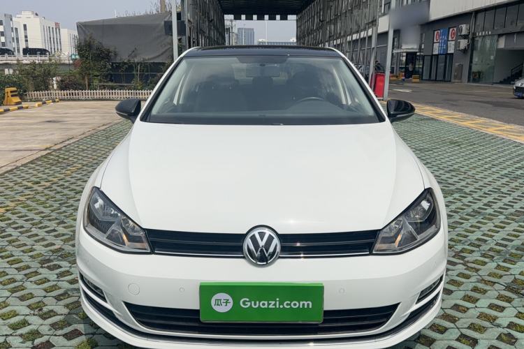 Used Volkswagen Golf 2017 1.6L Automatic Comfort Million-Vehicle Anniversary Edition
