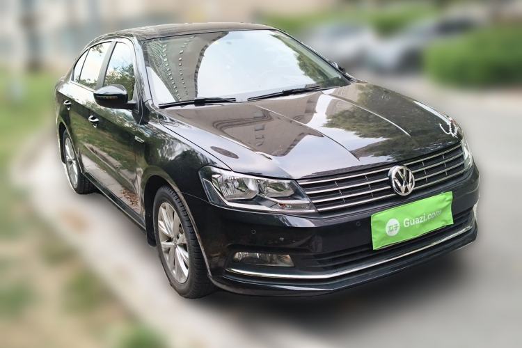 Used Volkswagen Lavida 2015 1.6L Automatic Comfort Edition Front Right 45 Deg