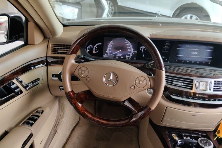 Used Mercedes-Benz S-Class 2010 S 350 L Luxury Model Steering Wheel
