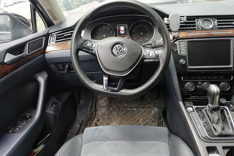 Used Volkswagen Magotan 2017 330TSI DSG Luxury Model