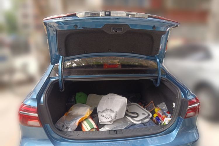 Used Roewe i6 2018 20T Automatic Internet ZhiZun Edition Trunk