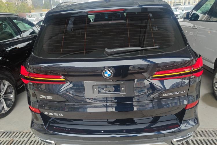 Used BMW X5 2023 xDrive 30Li Luxury M Sport Package
