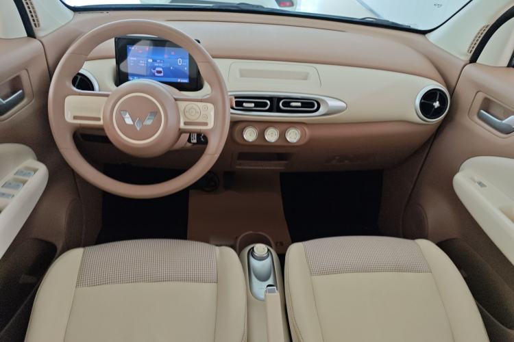 Used Wuling Hongguang MINIEV 2025 Four-Door Version Advanced Edition Center Console