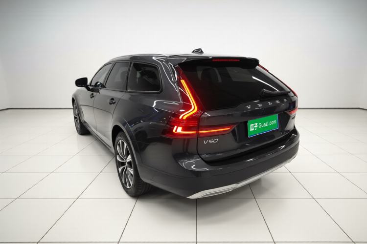 Used Volvo V90 2021 Cross Country B5 AWD Smart Range Edition Exterior 2