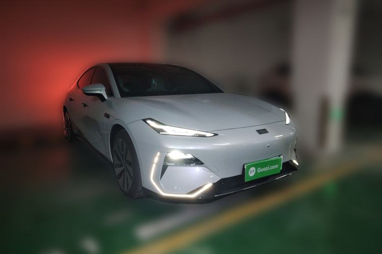 Used Geely Galaxy E8 2024 665 km Range Rear-Drive Starship Long-Range Version