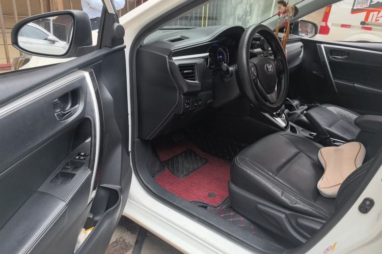 Used Toyota Corolla 2016 Dual-Engine 1.8L E-CVT Elite Edition Driver Seat