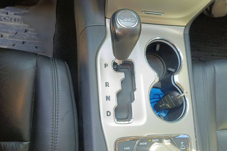 Used Jeep Grand Cherokee 2011 3.6L Luxury Navigation Edition Gear Lever