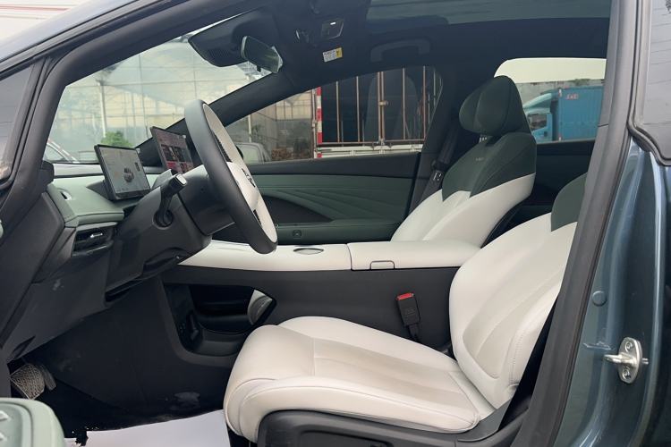 Used Nissan N7 2025 625 Max Left Front Seat