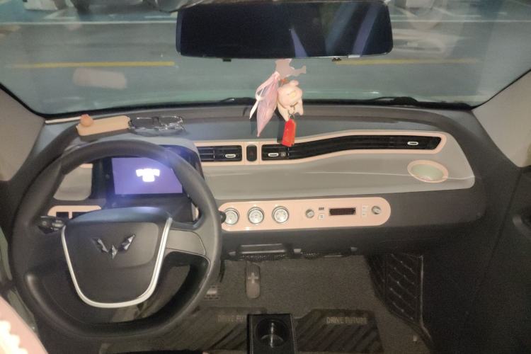 Used Wuling Hongguang MINIEV 2021 Macaron Premium Model – Lithium-NMC Center Console