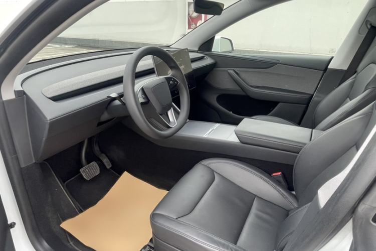 Used Tesla Model Y 2025 Rear-Wheel-Drive Version
