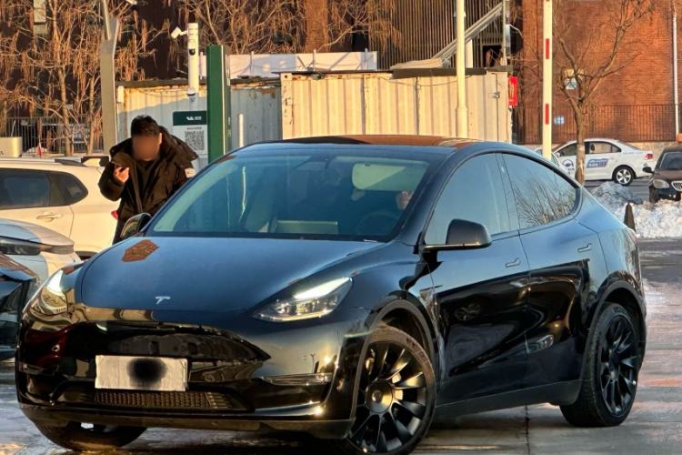 Used Tesla Model Y 2022 Long-Range All-Wheel-Drive Version