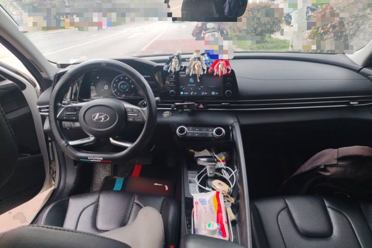 Used Hyundai Elantra 2021 1.5L CVT GLX Elite Edition Center Console