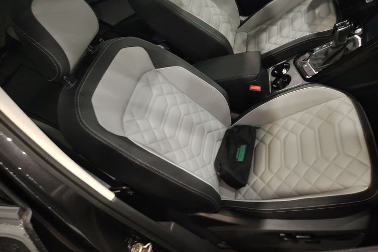 Used Volkswagen Tayron 2024 330TSI Two-Wheel Drive R-Line High-Energy Version Right Front Seat