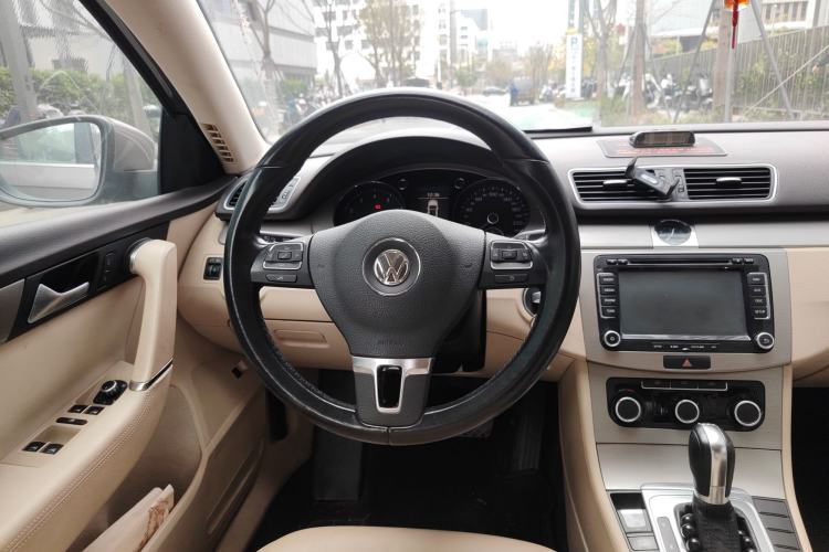 Used Volkswagen Magotan 2012 Revised Version 1.8TSI Leading Edition Steering Wheel
