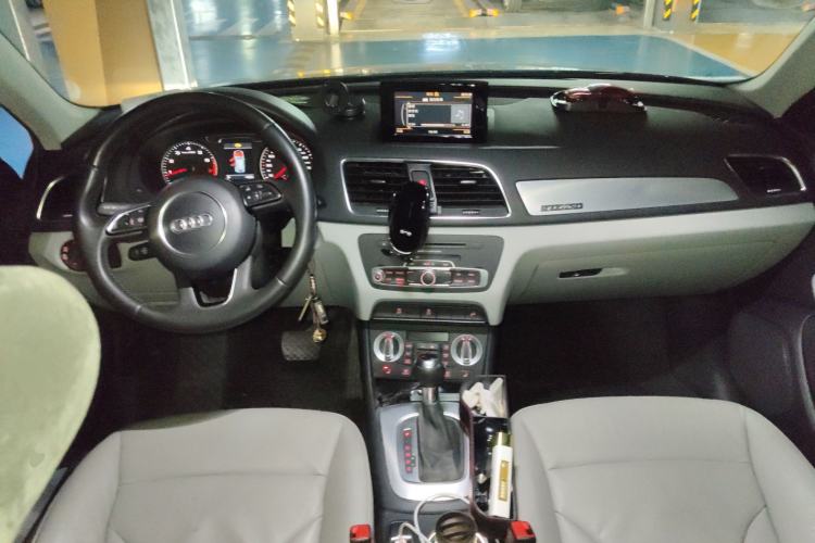 Used Audi Q3 2012 35 TFSI quattro Comfort Model Center Console