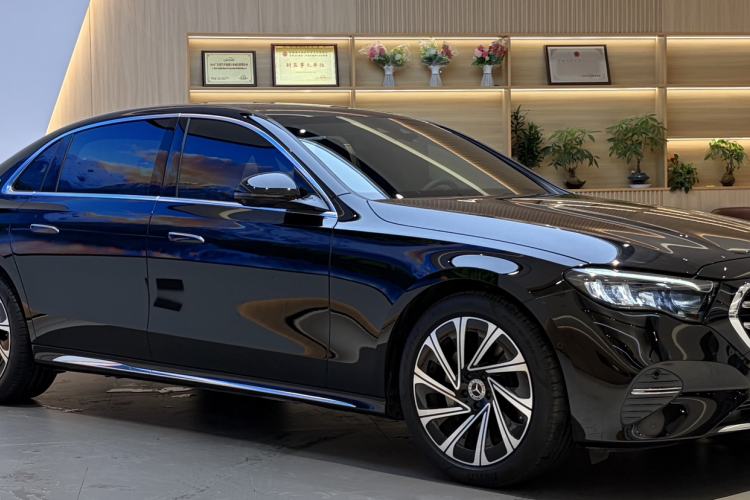 Used Mercedes-Benz E-Class 2025 E 300 L Luxury Model Exterior 4