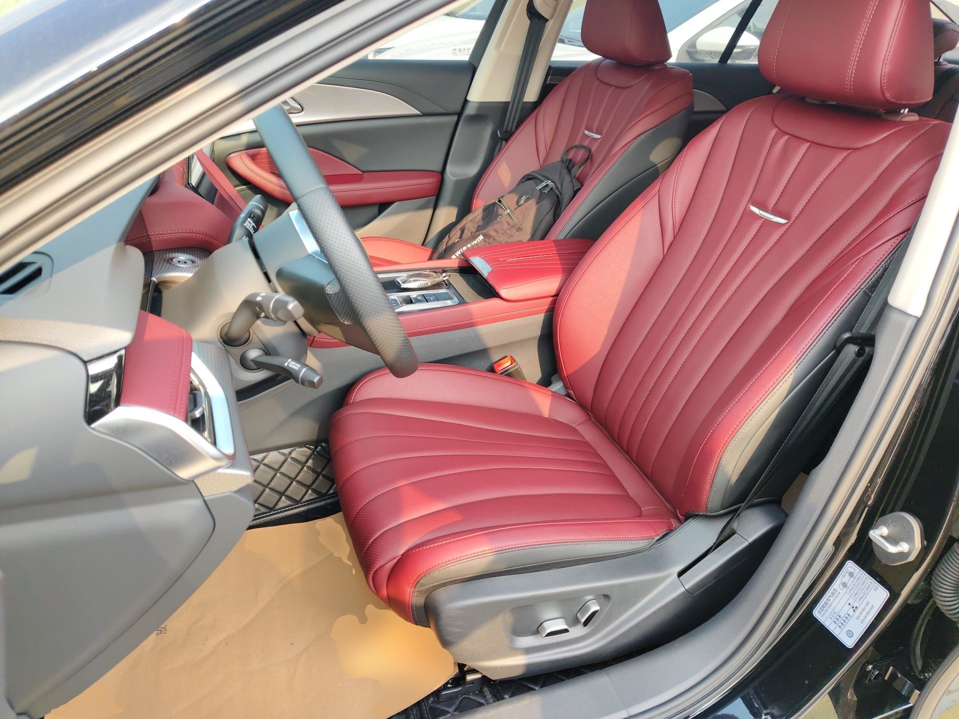 المقاعد الأمامية داخل السيارة