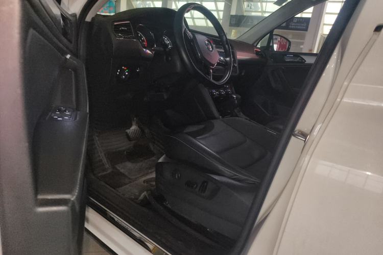 Used Volkswagen Tiguan L 2018 330TSI Automatic Two-Wheel Drive Luxury Edition Driver Seat