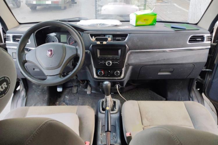 Used Jinbei Hiace X30 2018 1.5L Cargo Van Comfort Model DLCG14 Center Console