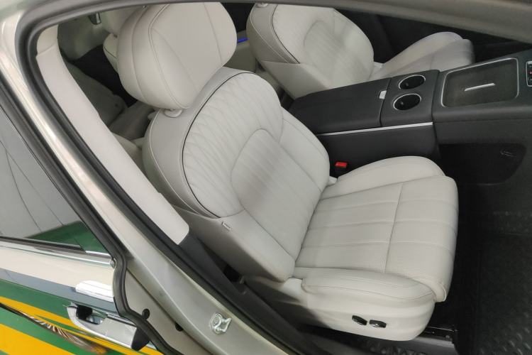 Used VOYAH Dream 2025 PHEV Four-Wheel-Drive Flagship Version – Qiankun Edition Right Front Seat