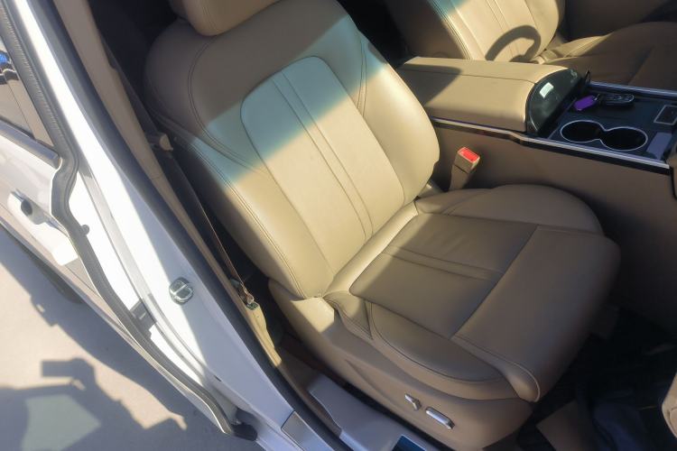 Used Buick GL8 2021 ES Land Cruiser 653T Luxury Edition Right Front Seat