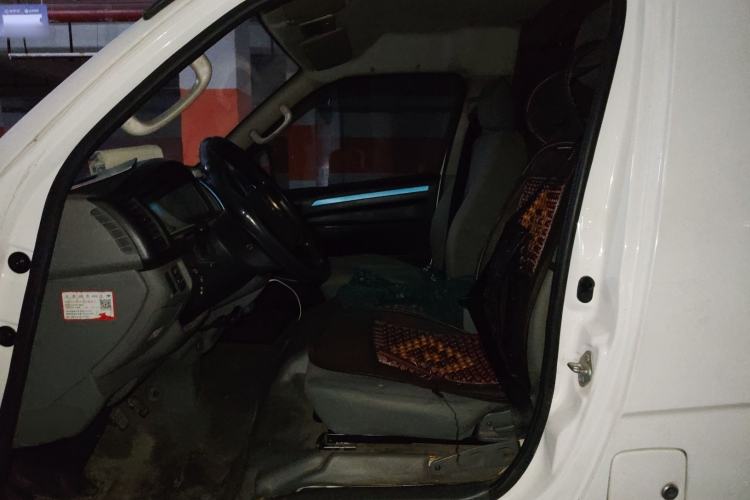 Used Farizon Xingxiang E6 2020 Van Model Low Roof 1365kg Payload Capacity Equipped with High-Capacity CATL Battery
