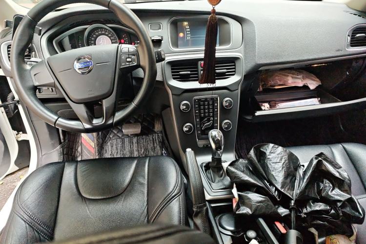 Used Volvo V40 2016 T3 Zhiyi Edition