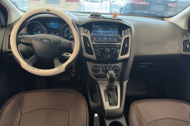 Used Ford Focus 2012 Hatchback 1.6L Automatic Comfort Model Center Console