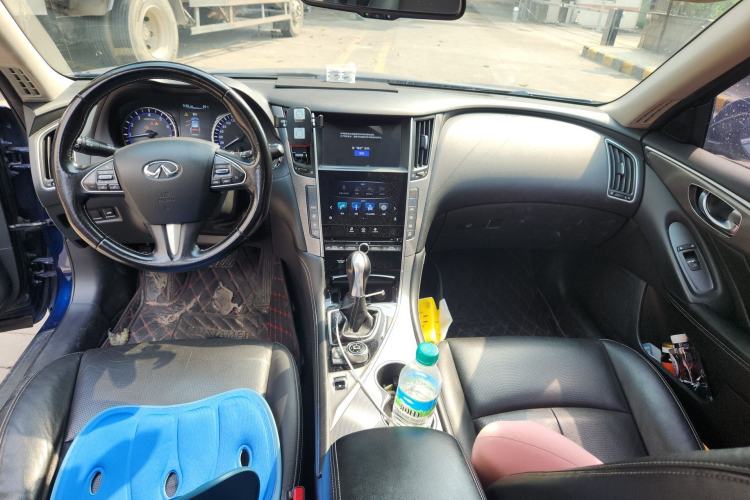 Used Infiniti Q50L 2016 2.0T Enjoyment Edition Center Console