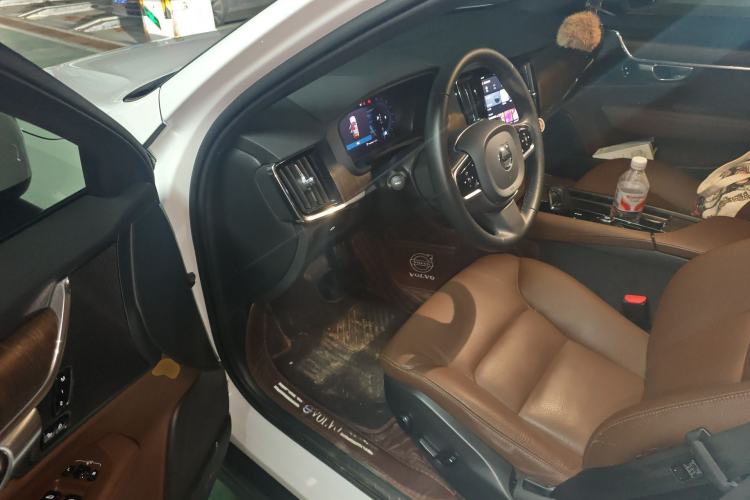 Used Volvo V90 2023 Cross Country B5 AWD Smart Range Edition
