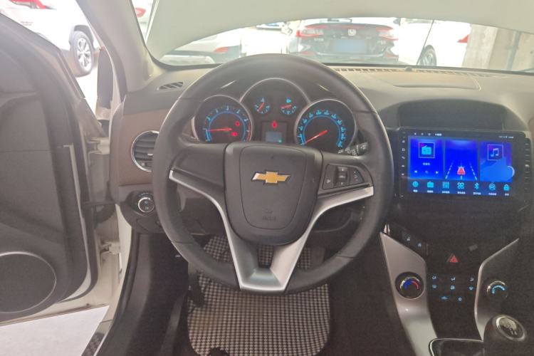 Used Chevrolet Cruze 2013 Hatchback 1.6L Manual Luxury Model
