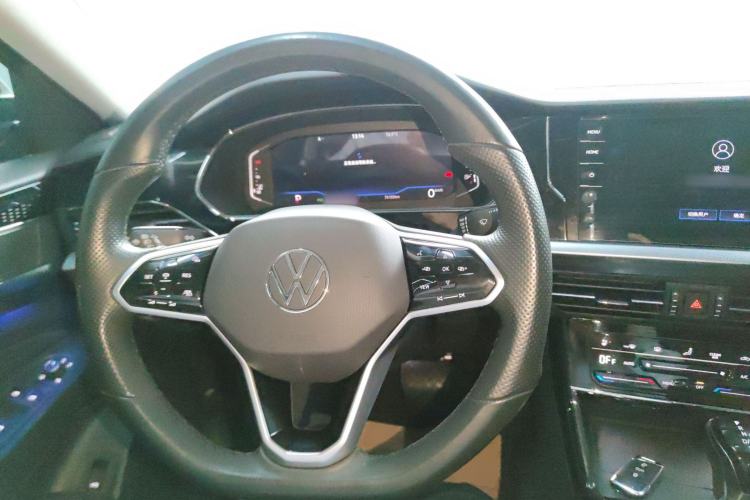 Used Volkswagen Passat 2022 330TSI Luxury Edition Center Console