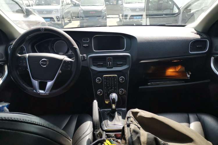 Used Volvo V40 2017 T3 Zhiyi Edition
