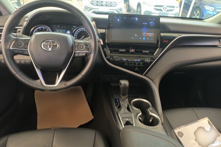 Used Toyota Camry 2021 2.0G Luxury Edition Center Console