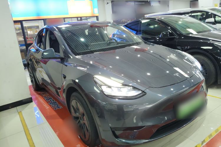 Used Tesla Model Y 2023 Rear-Wheel-Drive Version Front Right 45 Deg