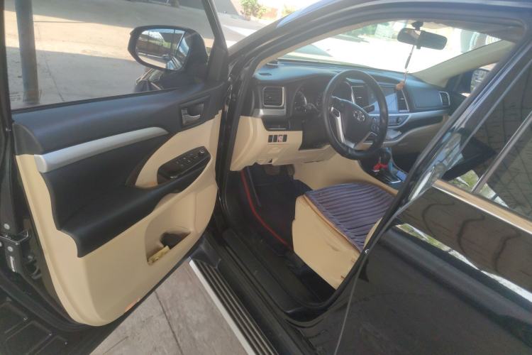 Used Toyota Highlander 2018 2.0T Two-Wheel Drive Elite Edition 5 Seats Emission Standard China V Driver Seat