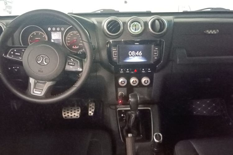 Used BAIC Off-Road BJ40 2016 40L 2.3T Automatic All-Wheel Drive Premium Edition Center Console