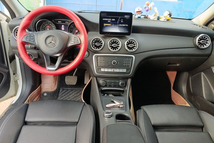 Used Mercedes-Benz GLA 2018 GLA 200 Fashion Model Center Console