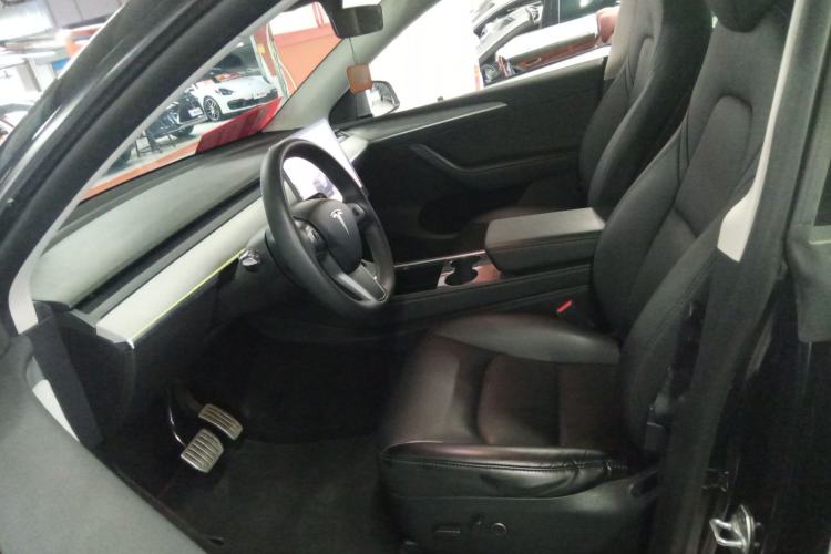 Used Tesla Model Y 2023 Rear-Wheel-Drive Version
